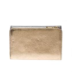 مملوكة مسبقًا محفظة ميو ميو جلد ذهبي/فضي ميتاليك بقلاب