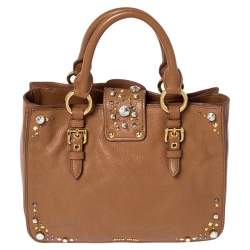 مملوكة مسبقًا حقيبة يد ميو ميو مزخرفة بالكريستال و مرصعة جلد بني فاتح