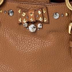 مملوكة مسبقًا حقيبة يد ميو ميو مزخرفة بالكريستال و مرصعة جلد بني فاتح