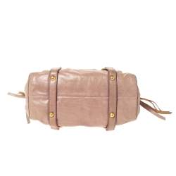 مملوكة مسبقًا حقيبة ساتشل ميو ميو تو واى جلد بيج 