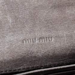 Pre Owned محفظة ميو ميو كونتينيتال قلاب جلد ماتيلاس رصاصي