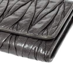 Pre Owned محفظة ميو ميو كونتينيتال قلاب جلد ماتيلاس رصاصي