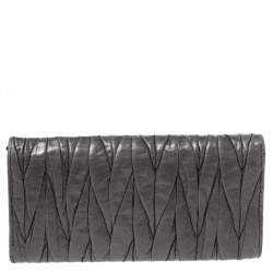 Pre Owned محفظة ميو ميو كونتينيتال قلاب جلد ماتيلاس رصاصي