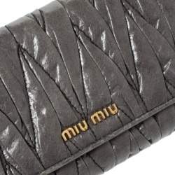 Pre Owned محفظة ميو ميو كونتينيتال قلاب جلد ماتيلاس رصاصي