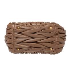 مملوكة مسبقًا Miu Miu Brown Matelasse Leather Zip Satchel