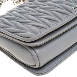 مملوكة مسبقًا Miu Miu Grey Matelasse Leather Medium Club Shoulder Bag