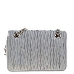 مملوكة مسبقًا Miu Miu Grey Matelasse Leather Medium Club Shoulder Bag