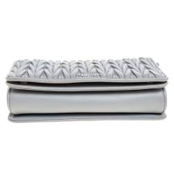 مملوكة مسبقًا Miu Miu Grey Matelasse Leather Medium Club Shoulder Bag