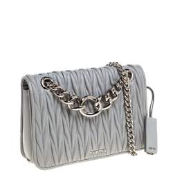 مملوكة مسبقًا Miu Miu Grey Matelasse Leather Medium Club Shoulder Bag