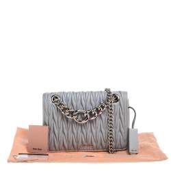 مملوكة مسبقًا Miu Miu Grey Matelasse Leather Medium Club Shoulder Bag