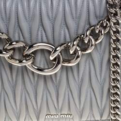 مملوكة مسبقًا Miu Miu Grey Matelasse Leather Medium Club Shoulder Bag