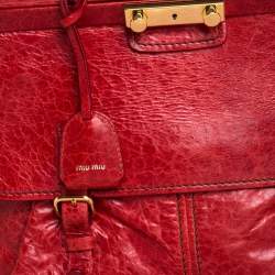مملوكة مسبقًا حقيبة ميو ميو يد علوية إطار جلد فاخر فيتلو حمراء