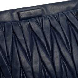 Pre Owned حقيبة كلتش ميو ميو جلد ماتيلاس أزرق كحلي بإطار