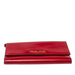 مملوكة مسبقًا Miu Miu Red Patent Leather Trifold Wallet
