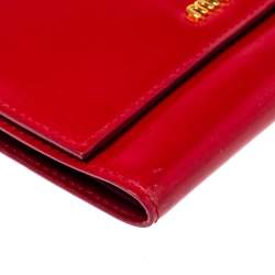 مملوكة مسبقًا Miu Miu Red Patent Leather Trifold Wallet