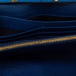 Pre Owned محفظة ميو ميو جلد أزرق ثنائي اللون بالشعار قلاب وسلسلة