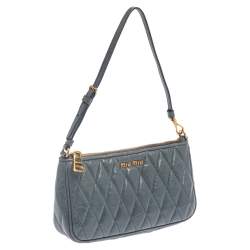 مملوكة مسبقًا Miu Miu Blue Quilted Leather Zip Chain Clutch