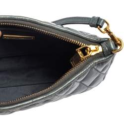 مملوكة مسبقًا Miu Miu Blue Quilted Leather Zip Chain Clutch