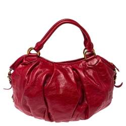 مملوكة مسبقًا Miu Miu Red Leather Gathered Hobo