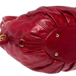 مملوكة مسبقًا Miu Miu Red Leather Gathered Hobo