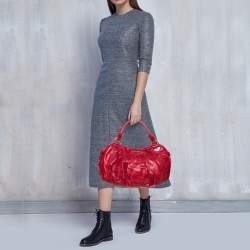 مملوكة مسبقًا Miu Miu Red Leather Gathered Hobo