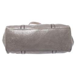 Pre Owned حقيبة يد ميو ميو قلاب قفل ضاغط جلد لامع فيتلو رمادية