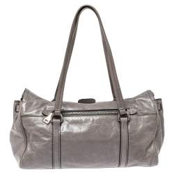 Pre Owned حقيبة يد ميو ميو قلاب قفل ضاغط جلد لامع فيتلو رمادية