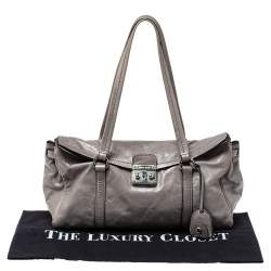 Pre Owned حقيبة يد ميو ميو قلاب قفل ضاغط جلد لامع فيتلو رمادية