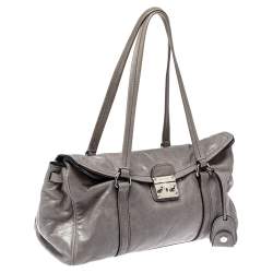 Pre Owned حقيبة يد ميو ميو قلاب قفل ضاغط جلد لامع فيتلو رمادية
