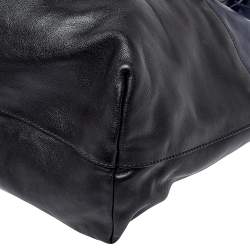 مملوكة مسبقًا حقيبة يد ميو ميو شوبر جلد فيتيلو ناعم أسود و أزرق 