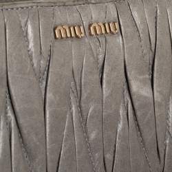 Pre Owned محفظة ميو ميو جلد ماتيلاس أخضر افوكادو سحاب ملتف