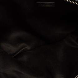 مملوكة مسبقًا حقيبة كلتش ميو ميو جلد مبطنة سوداء 