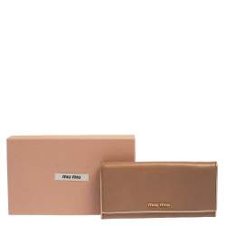 Pre Owned Miu Miu Beige/Gold Leather Logo Flap Continental Wallet