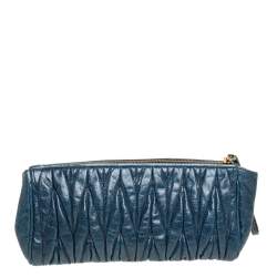 مملوكة مسبقًا Miu Miu Blue Matelassé Leather Wristlet Clutch