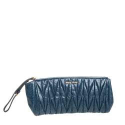 مملوكة مسبقًا Miu Miu Blue Matelassé Leather Wristlet Clutch