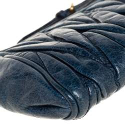 مملوكة مسبقًا Miu Miu Blue Matelassé Leather Wristlet Clutch