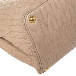 Pre Owned Miu Miu Beige Matelassé Leather Bow Tote