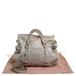 مملوكة مسبقًا حقيبة يد ميو ميو جلد فيتيلو لوكس أخضر أفوكادو