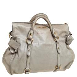 مملوكة مسبقًا حقيبة يد ميو ميو جلد فيتيلو لوكس أخضر أفوكادو