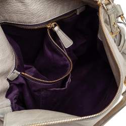 مملوكة مسبقًا حقيبة يد ميو ميو جلد فيتيلو لوكس أخضر أفوكاد و