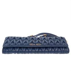 Pre Owned محفظة بسلسلة ميو ميو جلد ماتيلاس أزرق بقلاب