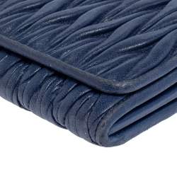 Pre Owned محفظة بسلسلة ميو ميو جلد ماتيلاس أزرق بقلاب