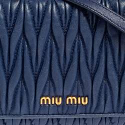 Pre Owned محفظة بسلسلة ميو ميو جلد ماتيلاس أزرق بقلاب