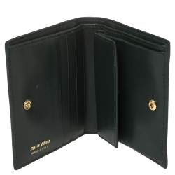 مملوكة مسبقًا محفظة ميو ميو بيفولد جلد نقشة التمساح خضراء 