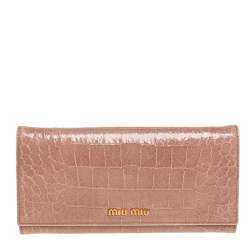 Pre Owned محفظة كونتينينتال ميو ميو جلد لامع نقشة التمساح بيج قلاب