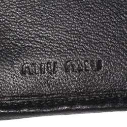 مملوكة مسبقًا محفظة مضغوطة ميو ميو جلد ماتيلاس أسود بقلاب 