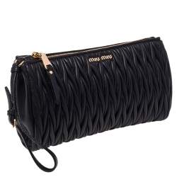 مملوكة مسبقًا Miu Miu Black Matelassé Leather Wristlet Clutch