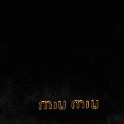 مملوكة مسبقًا Miu Miu Black Velvet Frame Clutch Top Handle Bag