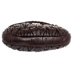 مملوكة مسبقًا حقيبة هوبو ميو ميو كوفير جلد ماتيلاس عنابي