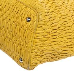 Pre Owned حقيبة يد توتس ميو ميو جلد ماتيلاس أصفر